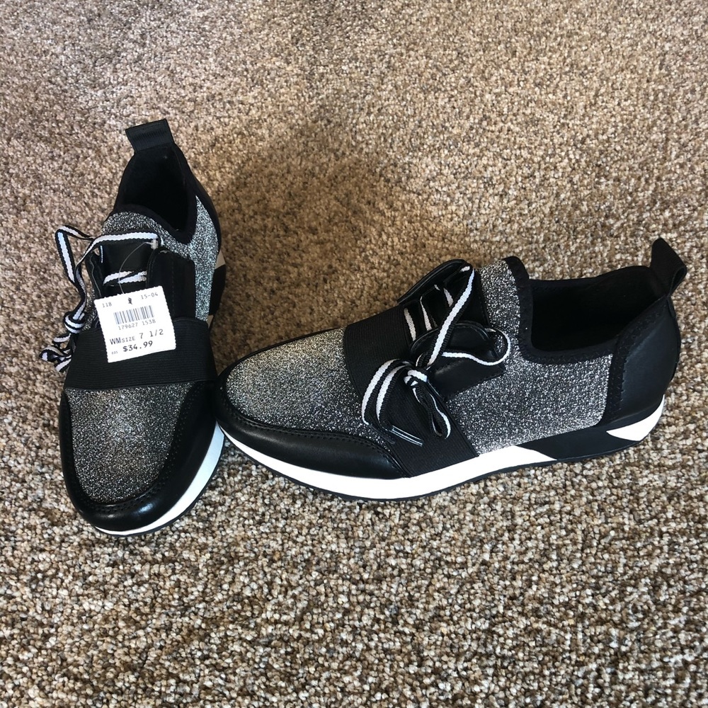 NWT Sz 7.5 black, white, silver Brash sneakers